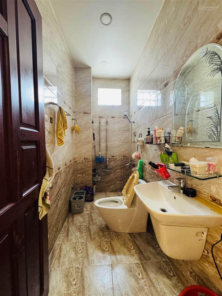 Tân bình 60m2 hxh ngủ nhà 3 tầng 4pn sát mặt tiền sổ vuông vức