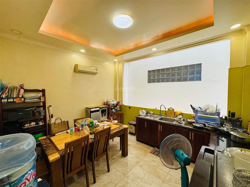 Tân bình 60m2 hxh ngủ nhà 3 tầng 4pn sát mặt tiền sổ vuông vức
