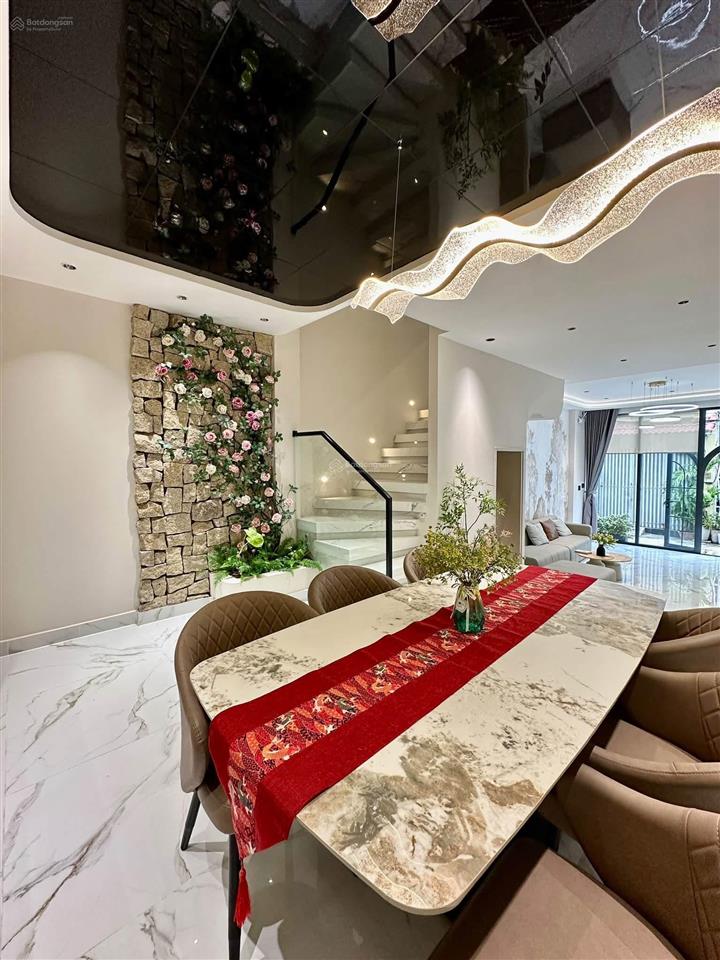 Nhà đẹp 4 tầng thiết kế sang trọng cao cấp hẻm xe hơi sát mặt tiền khu nhà yên tĩnh nội thất sẵn