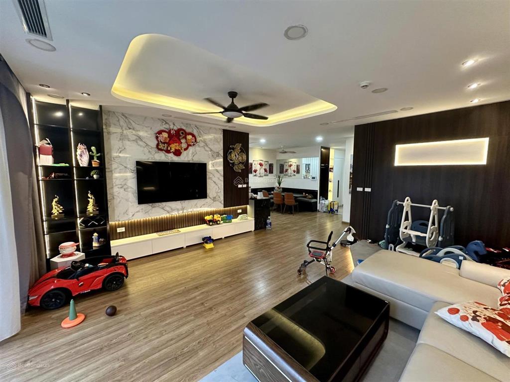 Em cho thuê dự án iris garden. căn 2pn giá 11 triệu.  0356 203 ***