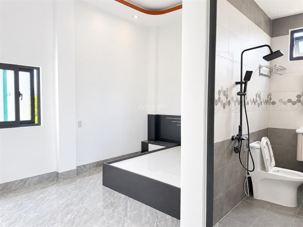 Nhà 2 tầng mới 100% có sân ô tô nội thất 5 sao tại đồng đinh, diên khánh (diên toàn cũ)