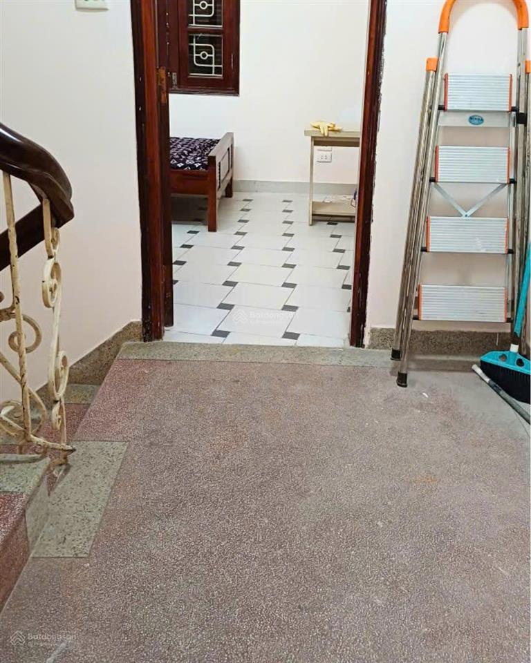Cho thuê nhà ở gia đình nguyên căn 4 tầng gần ngã tư tây sơn, thái hà