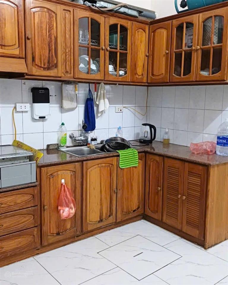 Cho thuê nhà ở gia đình nguyên căn 4 tầng gần ngã tư tây sơn, thái hà