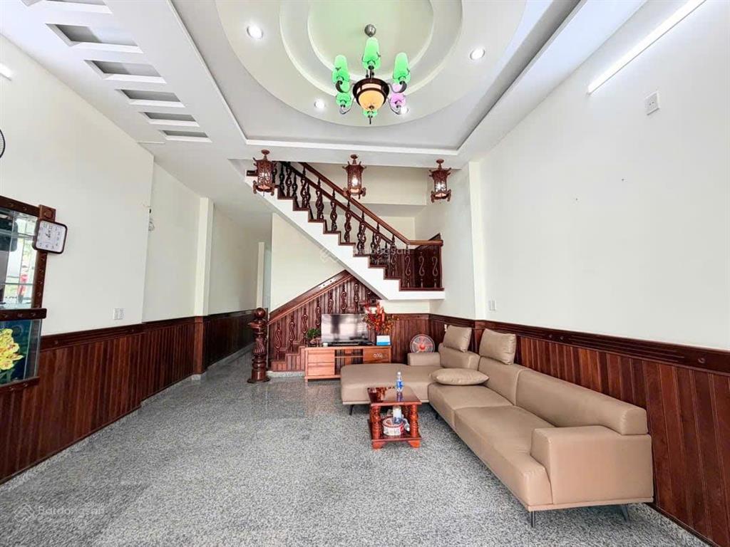 Bán gấp nhà 3 tầng đường nguyễn lai  sát nguyễn hữu thọ  85m2 chỉ nhỉnh 8 tỷ