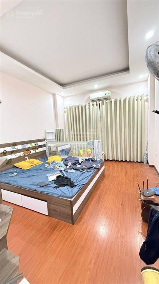 Bán nhà riêng tại cầu giấy, 9 tỷ, 42m2, 3pn + 4wc + full nội thất,