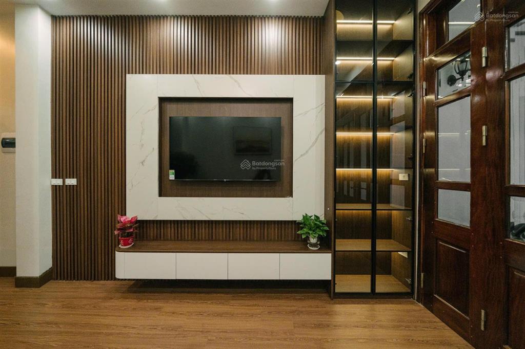 Phố nguyễn đình hoàn nhà đẹp long lanh full nội thất dt 42m 5 tầng 2 thoáng giá chỉ 14,2 tỷ