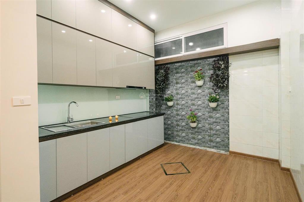 Phố nguyễn đình hoàn nhà đẹp long lanh full nội thất dt 42m 5 tầng 2 thoáng giá chỉ 14,2 tỷ