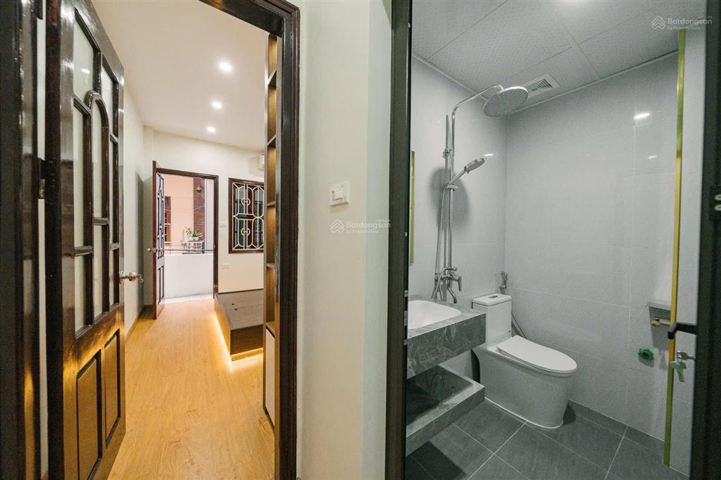 Phố nguyễn đình hoàn nhà đẹp long lanh full nội thất dt 42m 5 tầng 2 thoáng giá chỉ 14,2 tỷ