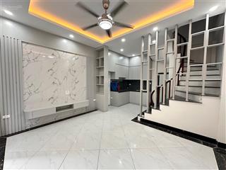 Nhà đẹp trung tâm thanh trì 5 tầng mới kính koong nhà mới xây, thiết kế hiện đại, chỉ việc