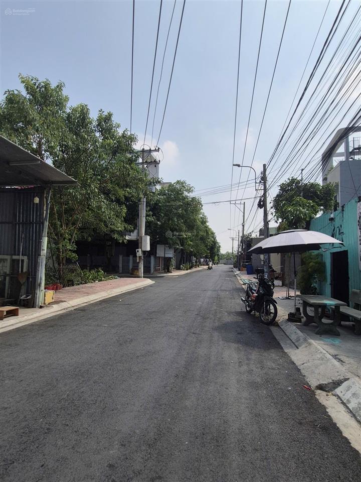Chính chủ cần bán nhà 1 trệt, 1 lầu, đường xe hơi dt94m2, 4.05 tỷ, cách chợ long trường 200m