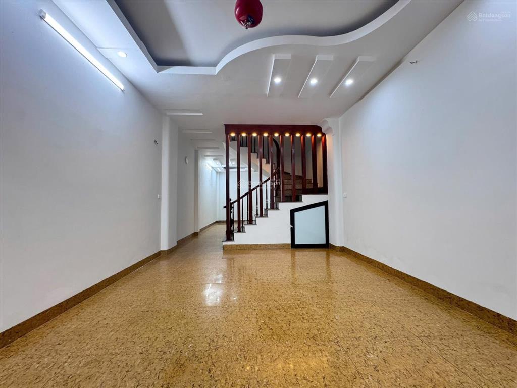 Bán nhà phố tô vĩnh diện 50m2, 5 tầng  30m ra mặt phố, giá 10.6 tỷ