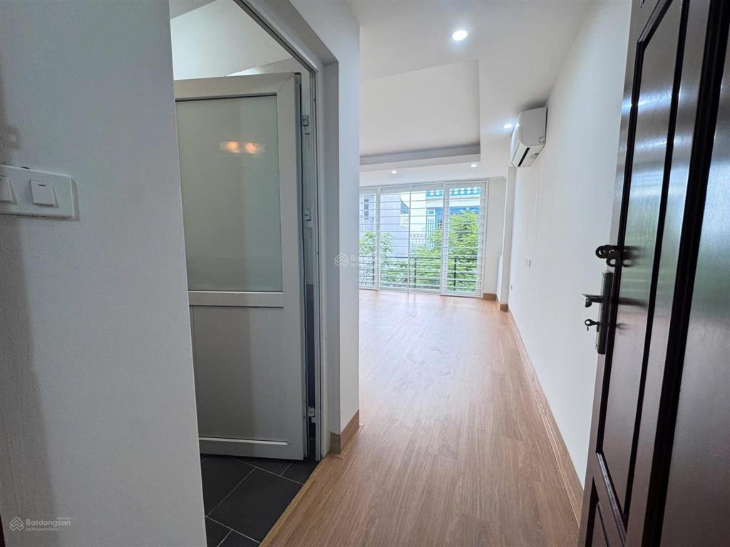 Bán nhà phố tô vĩnh diện 50m2, 5 tầng  30m ra mặt phố, giá 10.6 tỷ