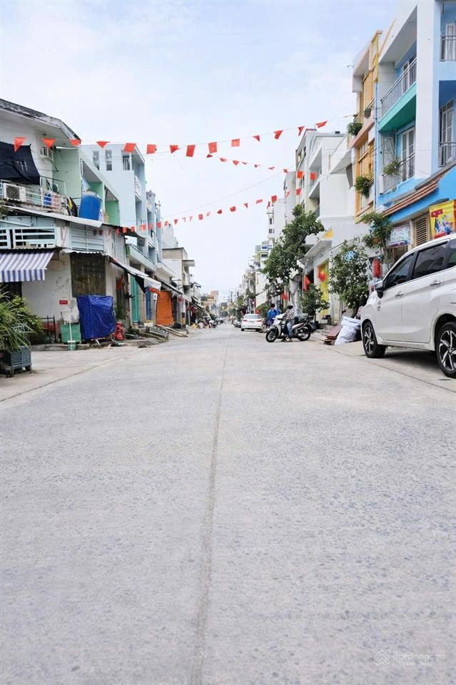 Đường 10m thông  an dương vương  4 x 17m  3 tầng kinh doanh  giá 6.7 tỷ tl