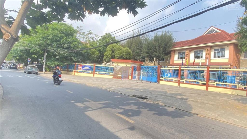 Nhà 3 tầng100 m2 đường hồ bá phấnphước long aô tô thôngở,kinh doanh9,2 tỷ