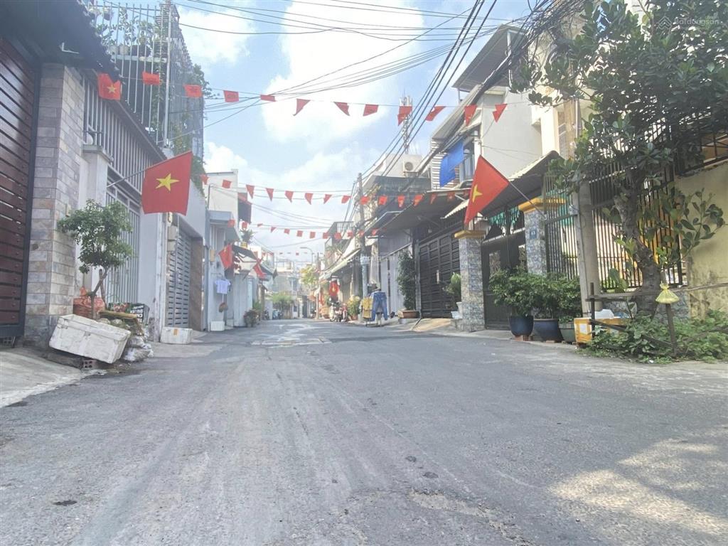 Nhà 3 tầng100 m2 đường hồ bá phấnphước long aô tô thôngở,kinh doanh9,2 tỷ