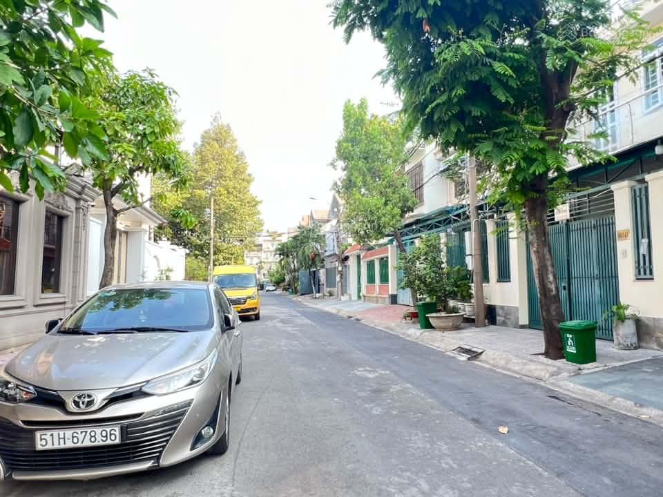 Đỗ xuân hợp,plb110m3 tầng,ngang 5moto thônggần trường võ văn hátga metro10,x tỷ