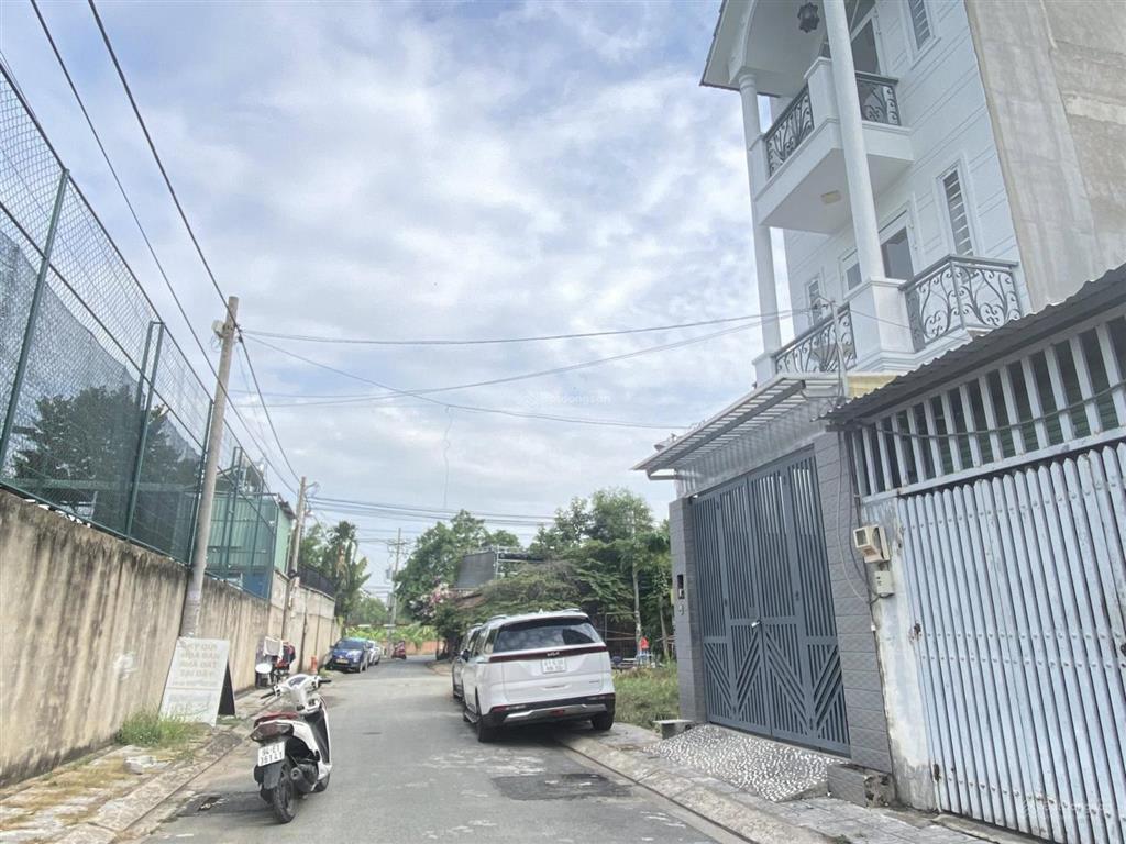 Nhà đẹp ở ngay68m3 tầngđường 8mngay liên phườnggần khu cnc q97 tỷ