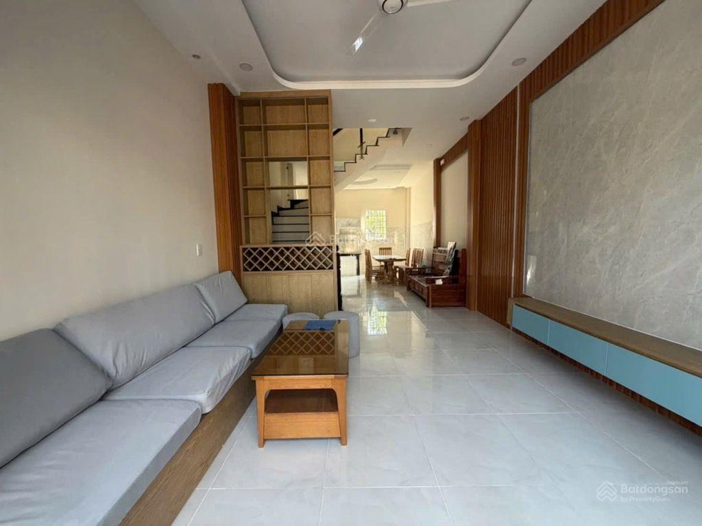 Nhà đẹp ở ngay68m3 tầngđường 8mngay liên phườnggần khu cnc q97 tỷ