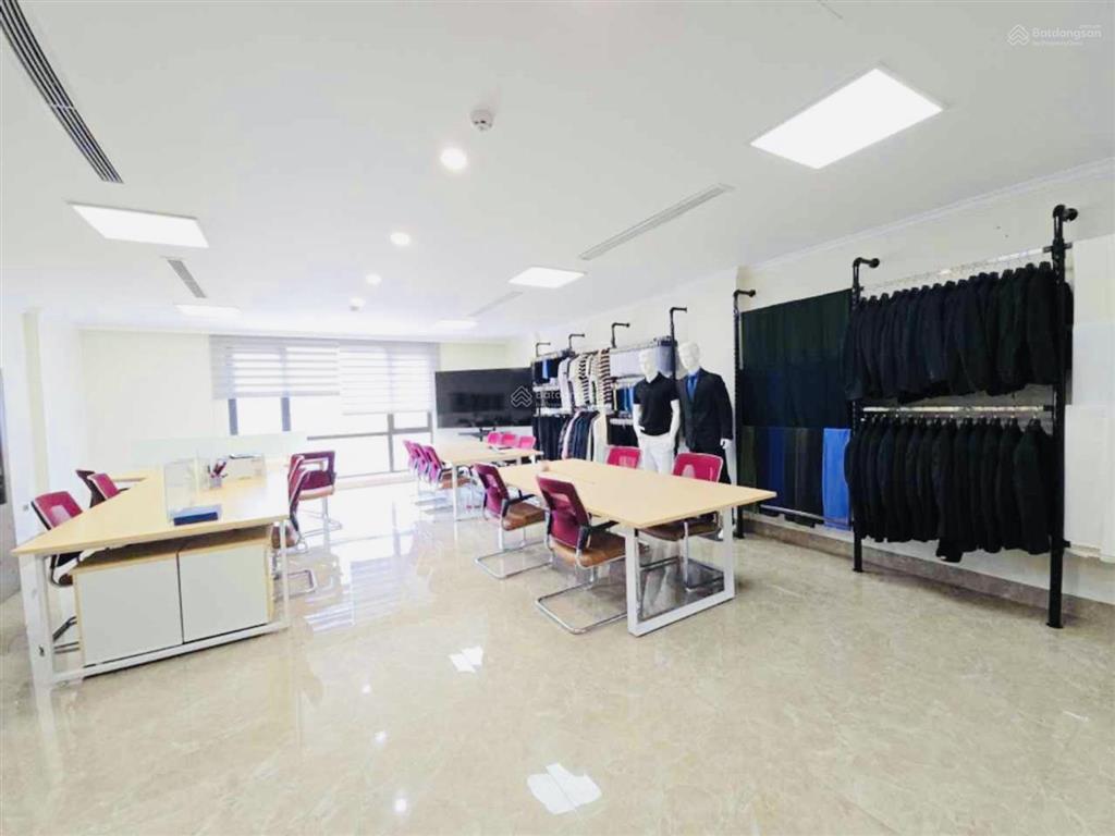 Bán nhà lacasta văn phú q. hà đông ba mặt tiền  ô tô dừng đỗ  78m2  5 tầng mt 18m. giá 2.x tỷ.