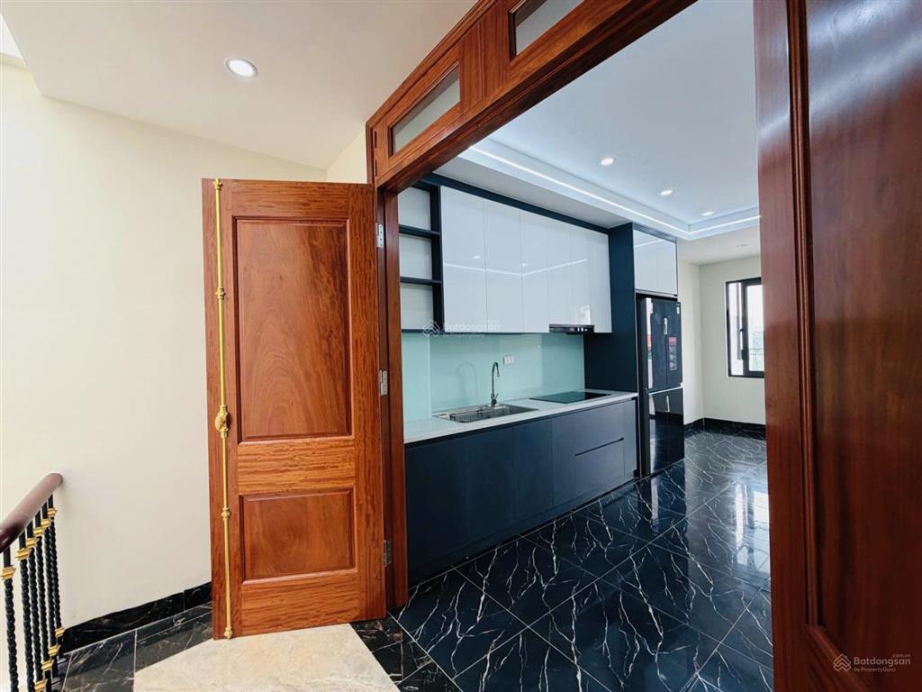 Bán nhà p. dương văn bé q.hbt nhà đẹp 6 tầng thang máyvài bước ra hồ ô tô đỗ cửa 43m2 15.x tỷ
