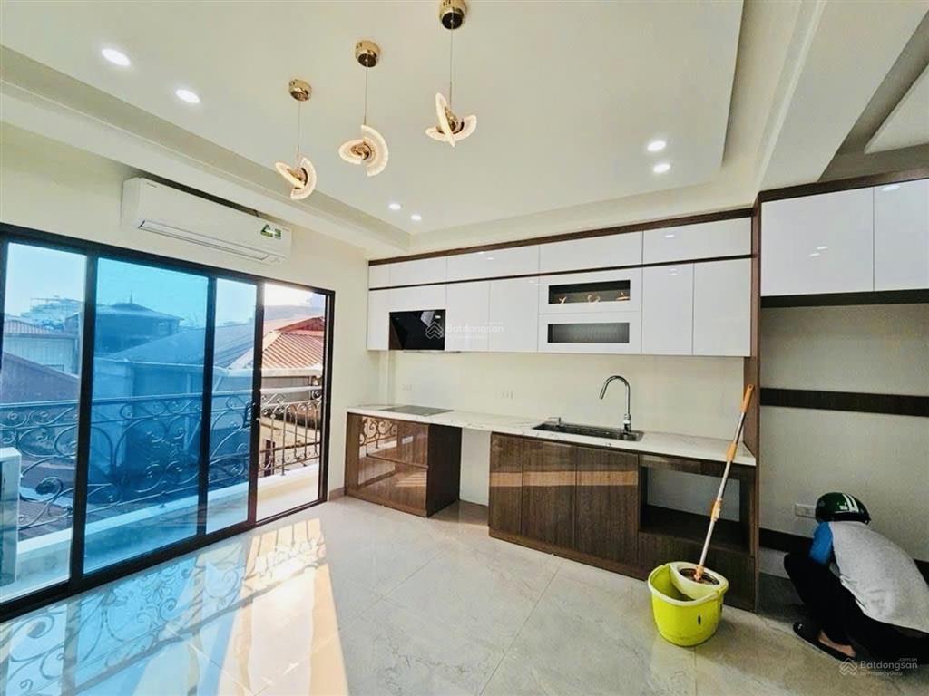Bán nhà p.hoa lư q.hbtnhà đẹp thang máyngõ thông gần phốcv thống nhất40m25 tầng13.6 tỷ còn tl