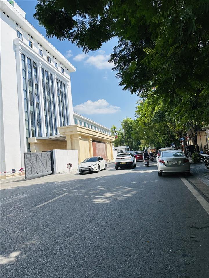 Bán nhà p.hoa lư q.hbtnhà đẹp thang máyngõ thông gần phốcv thống nhất40m25 tầng13.6 tỷ còn tl