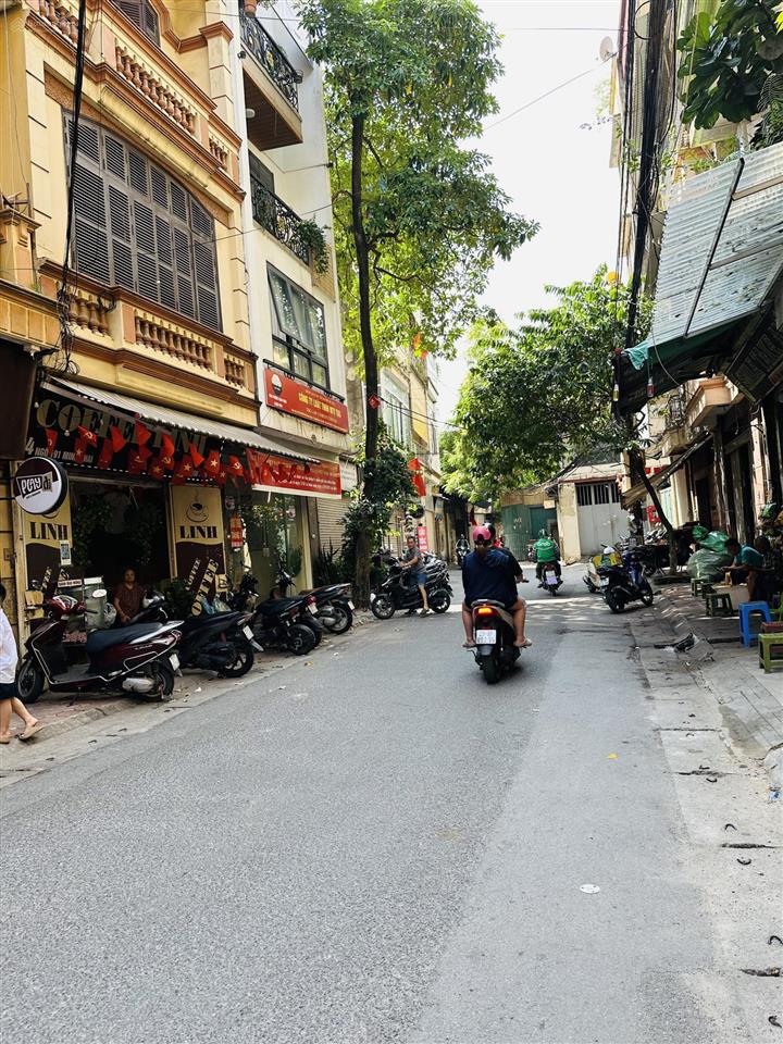 Bán nhà phân lô gần trường mầm non lạc trungq. hbt  ngõ thông 2 chiều 45m23 tầng10.3 tỷ có tl
