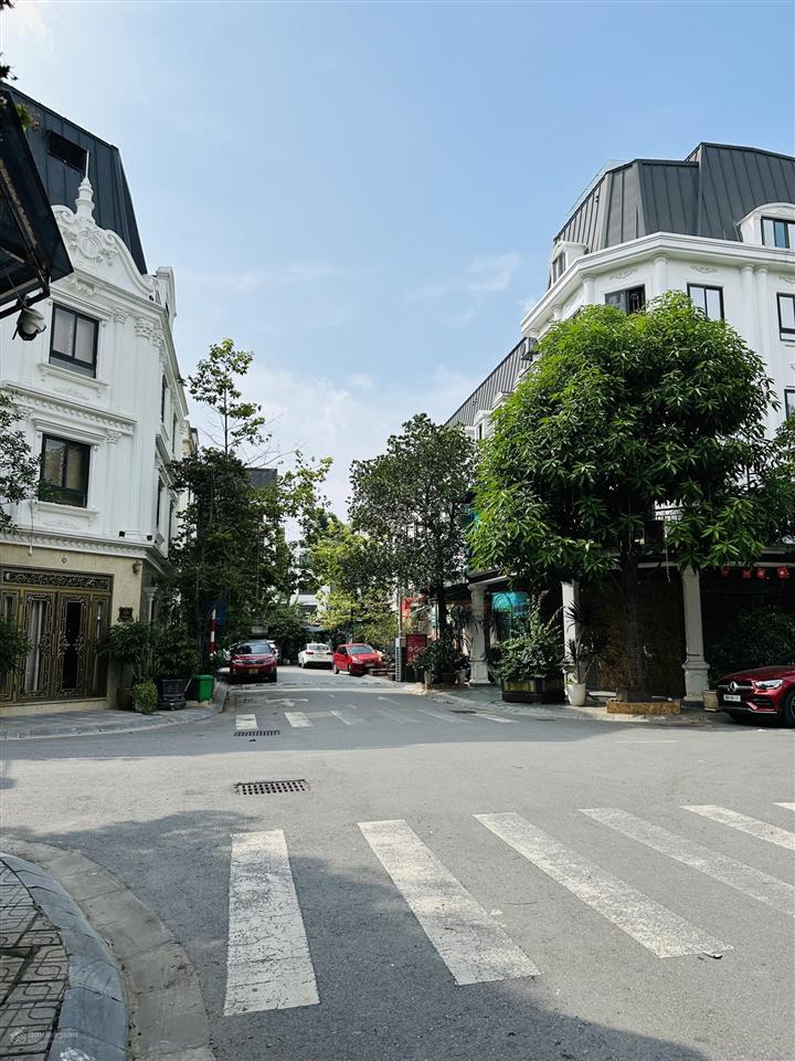 Bán nhà lacastakhu đt văn phú q. hà đông  căn góc mặt đường lớn  ở đẳng cấp 78m2 mt 10m 2x tỷ.