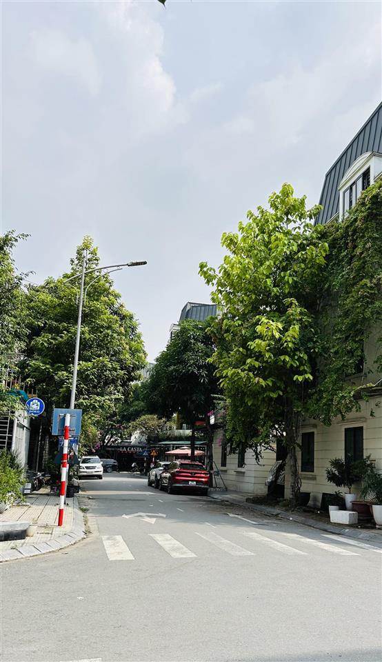 Bán nhà lacastakhu đt văn phú q. hà đông  căn góc mặt đường lớn  ở đẳng cấp 78m2 mt 10m 2x tỷ.