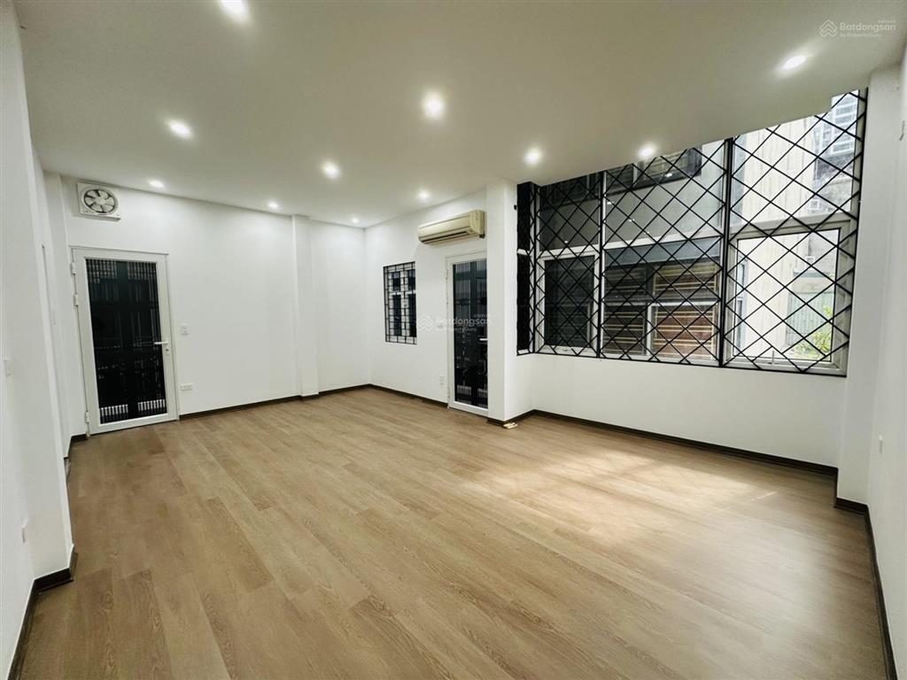 Bán nhà phố lạc trung q. hbt  lô góc  ngõ thông  gần phố  40m2 5 tầng mt 5.5 m 11 tỷ