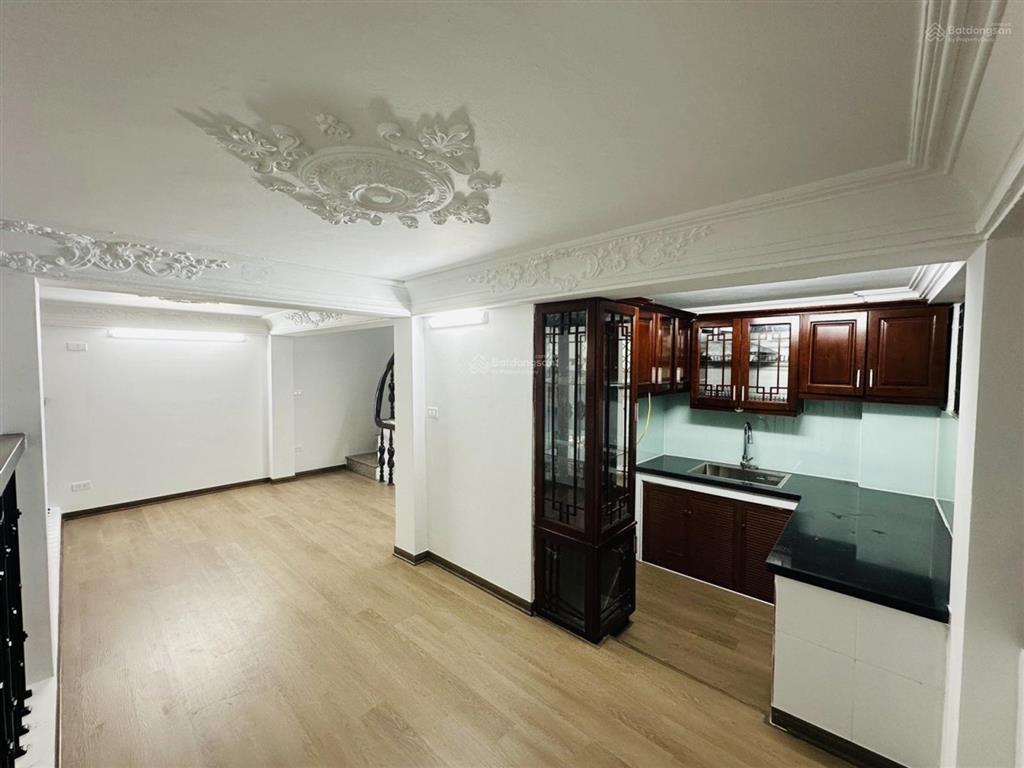 Bán nhà phố lạc trung q. hbt  lô góc  ngõ thông  gần phố  40m2 5 tầng mt 5.5 m 11 tỷ