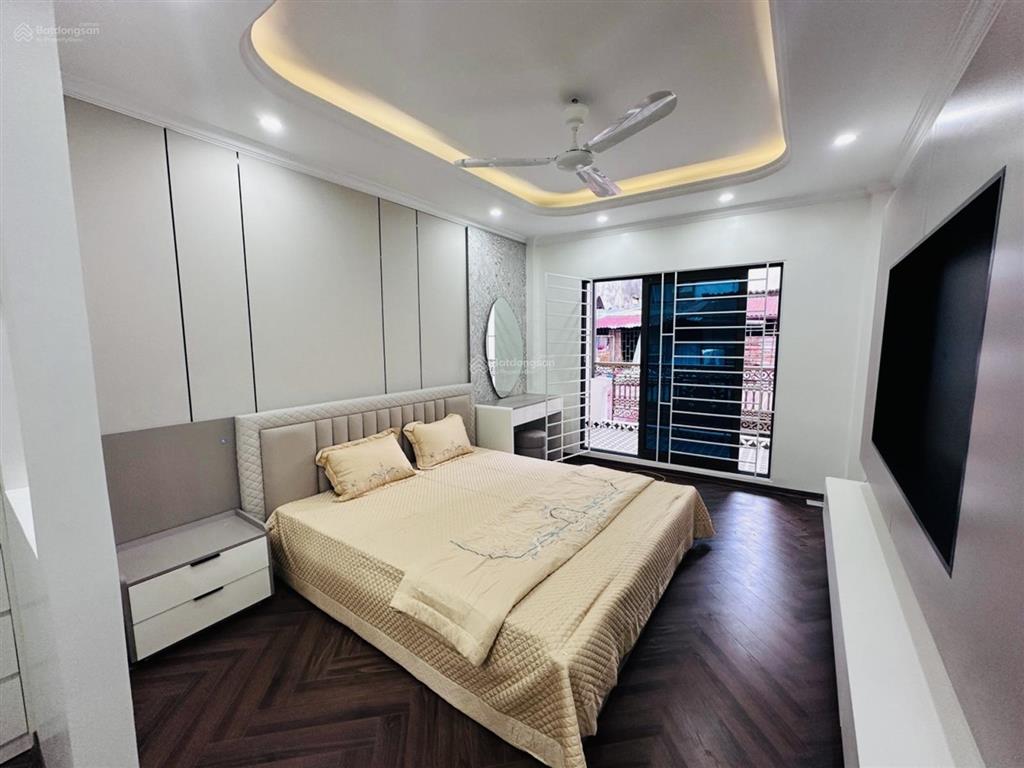 Một nhà ra phốphố lương yênq.hbt  nhà mới 6 tầng thang máy full nội thất 55m2  nhỉnh 13 tỷ