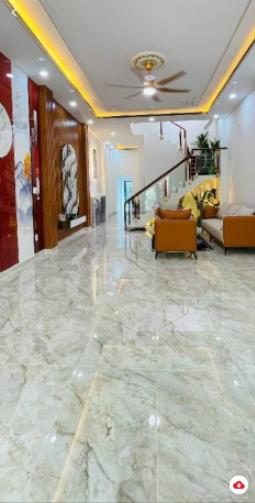 Nhà 2 tầng  dt 110m2  ngang 5m vị trí đường nguyễn thị thập q7, thông ra chợ tân mỹ