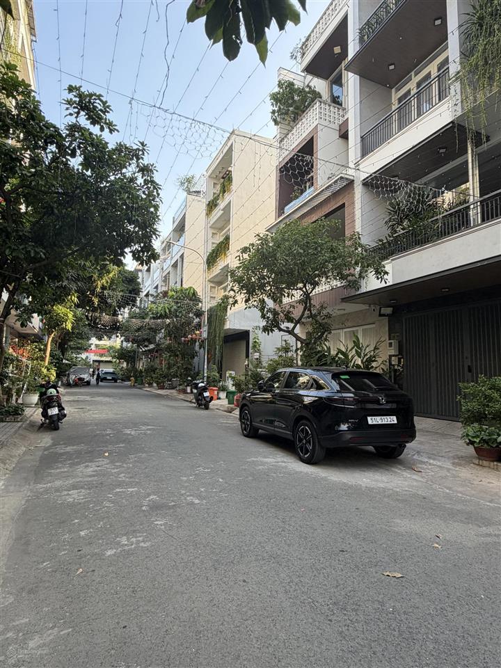 Biệt thự sân vườn q7 ô tô ngủ trong nhà diện tích lớn 250m2 ngang 16m hiếm