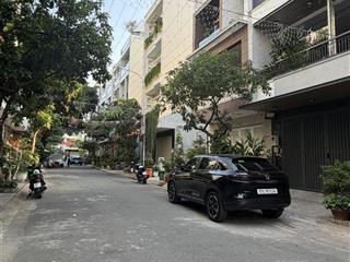 Biệt thự sân vườn q7 ô tô ngủ trong nhà diện tích lớn 250m2 ngang 16m hiếm