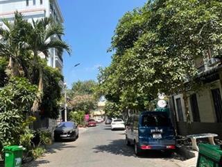 Chdv mặt tiền 130tr/th thang máy full phòng ,mt đường số .p tân quy . quận 7 * dt 4.2