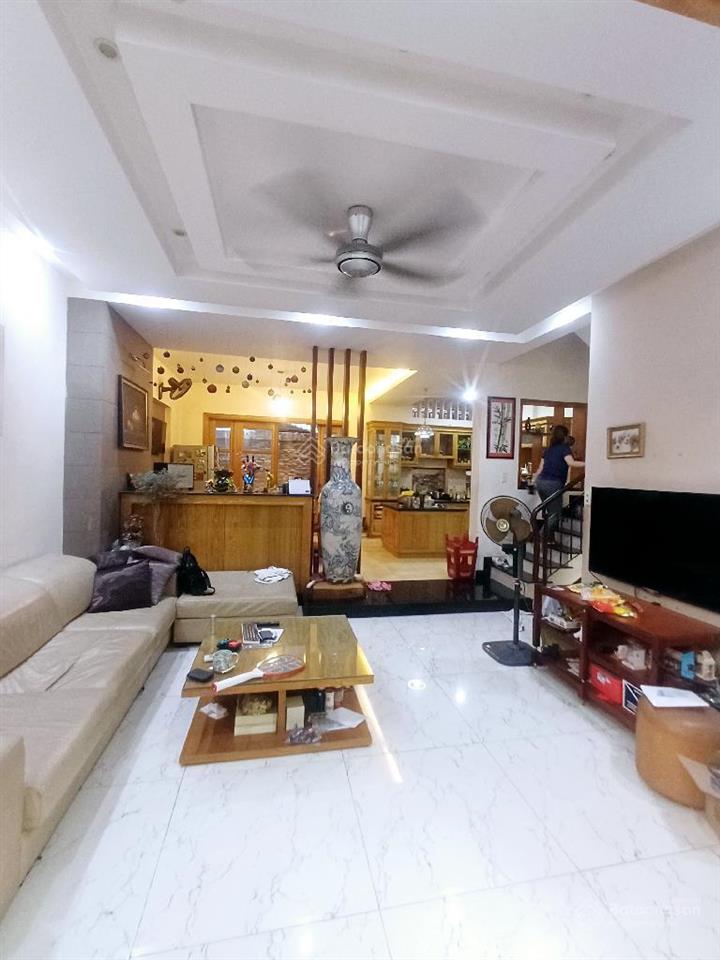 Hiếm 155m biệt thự 3 tầng gara 3 ô tô chỉ 50m ra đ huynh tấn phát hẻm 458 huỳnh tấn phát,