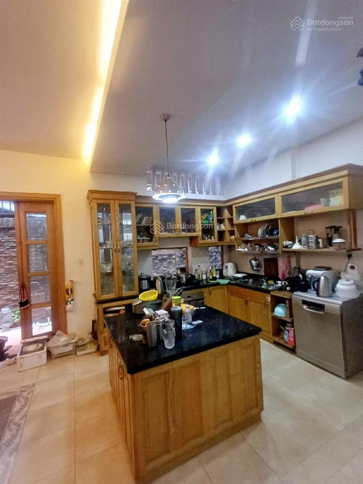 Hiếm 155m biệt thự 3 tầng gara 3 ô tô chỉ 50m ra đ huynh tấn phát hẻm 458 huỳnh tấn phát,