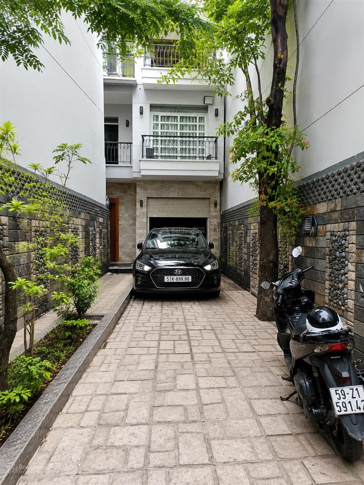 Hiếm 155m biệt thự 3 tầng gara 3 ô tô chỉ 50m ra đ huynh tấn phát hẻm 458 huỳnh tấn phát,