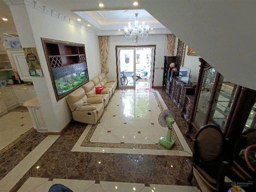 Vị trí vip đường rộng 2 xe hơi tránh khu biệt thự tấn trường, quận 7