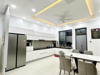 Chính chủ bán nhà mới đẹp 100m2 full nội thất cao cấp, dọn vào ở ngay