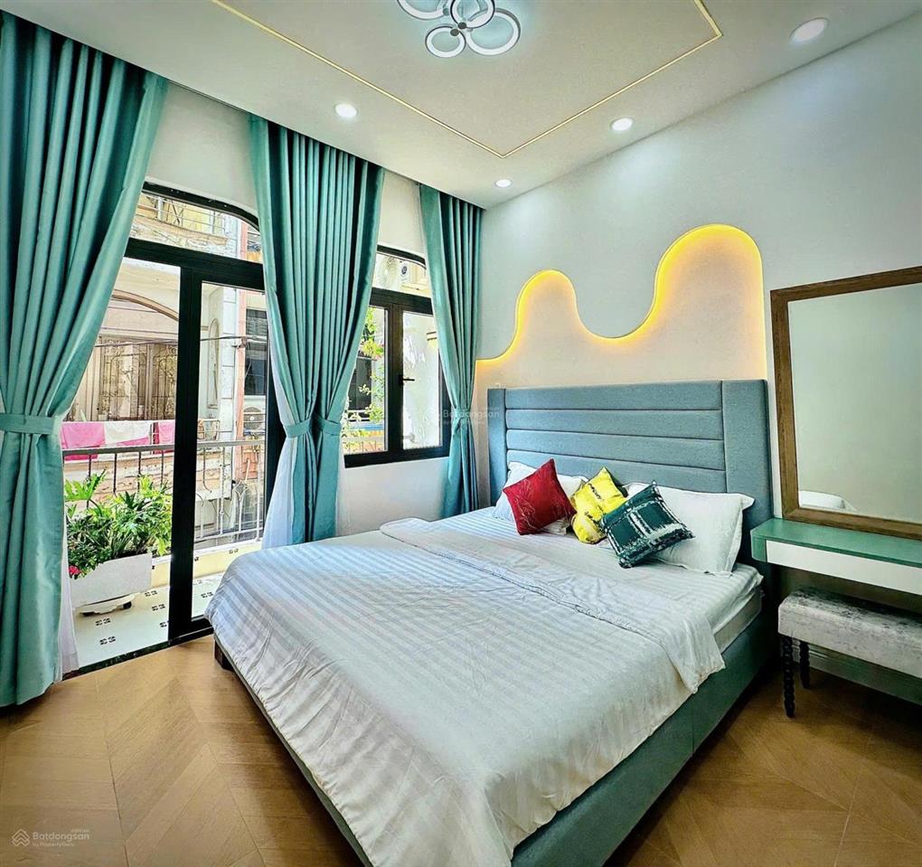 Nhà phú nhuận gần phan xích long  2 mặt hẻm thoáng, (4.5*11) 50m2, nở hậu, 4 tầng, giá dưới 8 tỷ