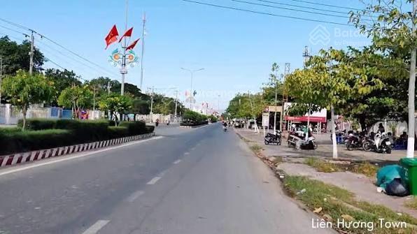 Bán 483m2 đất thổ cư ngay trung tâm thị trấn liên hương lâm đồng