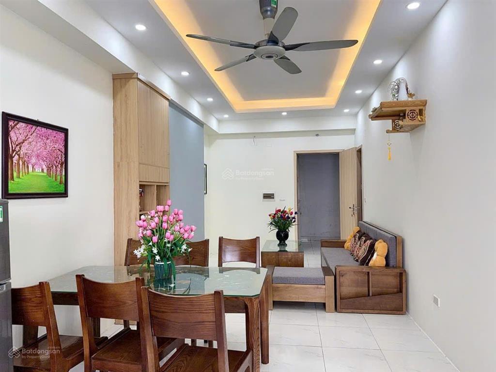 Chính chủ cần bán căn hộ 2 ngủ 68,5 m2 bc đông nam tầng đẹp ở ngay
