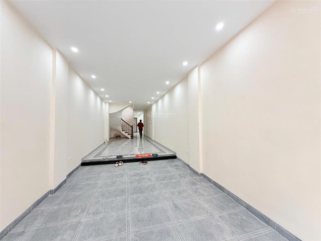 Nhà tt đống đa  ôtô đỗ cửa  dt 84m2  6 tầng, gần đường lớn phan văn trị sắp mở. 2x tỷ