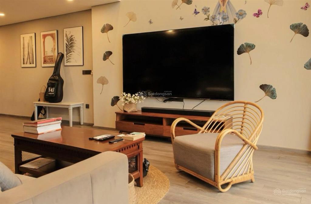 Chung cư view hồ tây 76m sử dụng. giá 10.2 tỷ