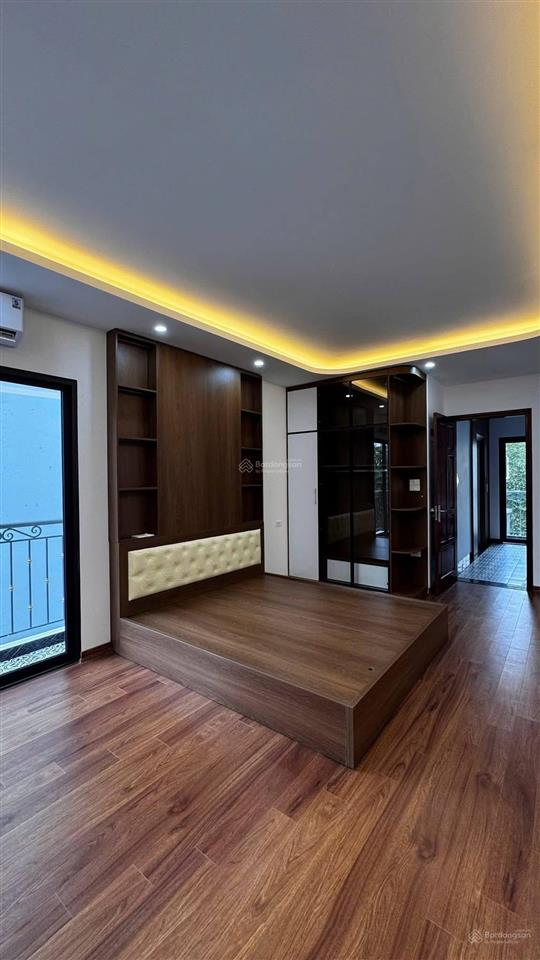 Nhà trung tâm ba đình  3 thoáng. dt 45m2 / 5 tầng tm / 13.8 tỷ