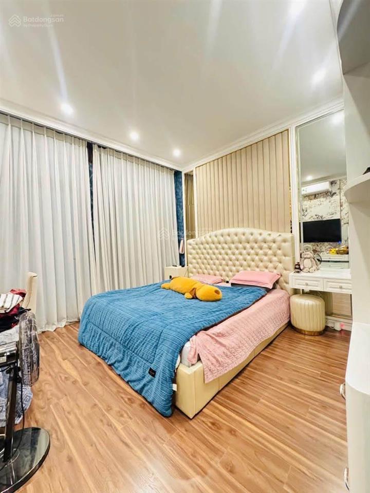 Nhà hoàng hoa thám ô tô vào nhà, dân xây chắc chắn. dt 65m2  5 tầng  giá 23.x tỷ