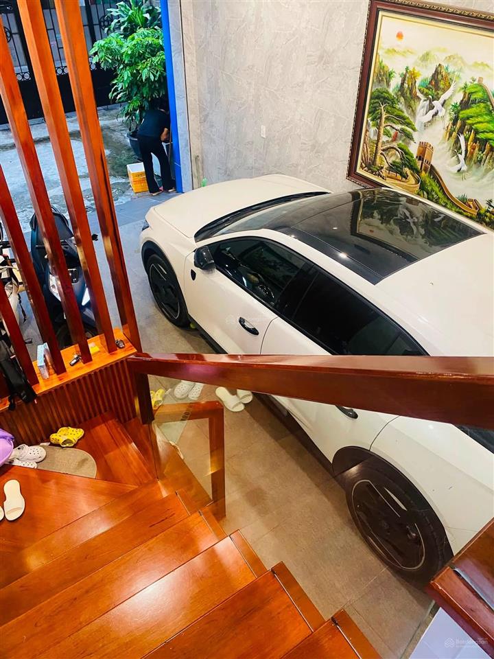 Nhà hoàng hoa thám ô tô vào nhà, dân xây chắc chắn. dt 65m2  5 tầng  giá 23.x tỷ
