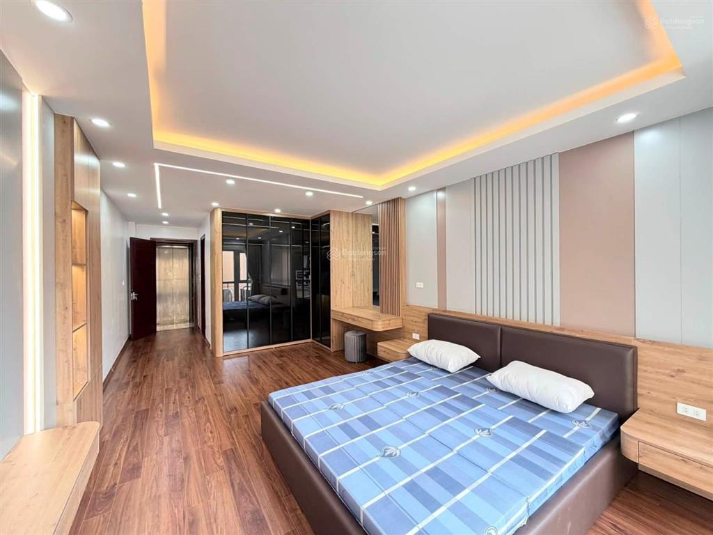 Nhà trung tâm ba đình ô tô đỗ cửa  50m2  7 tầng thang máy  giá 18.8 tỷ